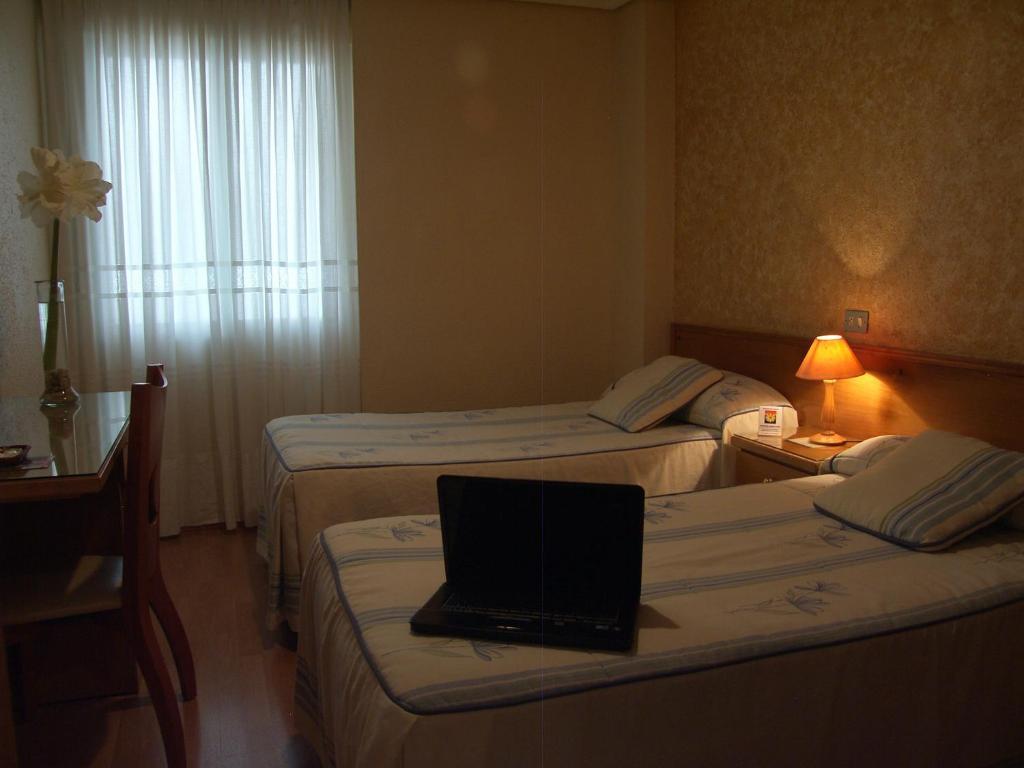Melida Ostatua Hotel Ermua Room photo